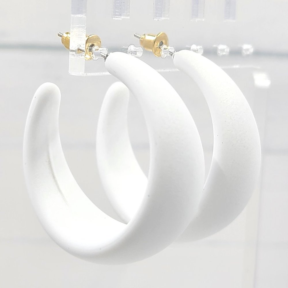 White 80's Retro Smooth Matte Texture 1.5" Semi Wide Fashion Hoop Earrings
